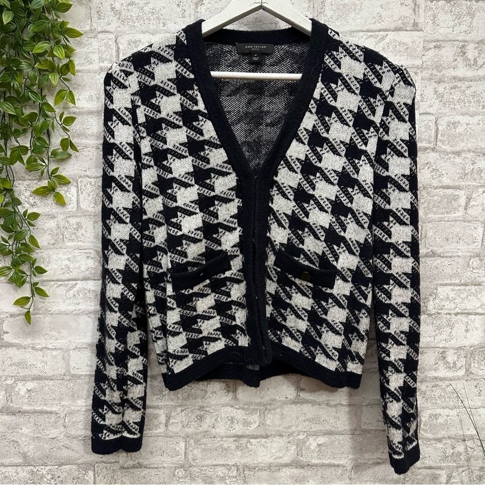 Ann Taylor Cardigan women’s size Small Petite houndstooth stretch knit